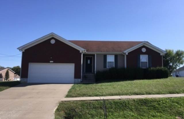 Comfy 3 bed 2 Bath House 101 Naples - 101 Naples Court, Radcliff, KY 40160