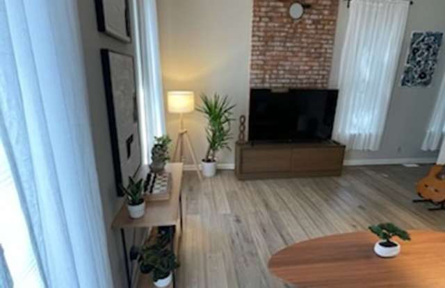 Menard Apartments Gallery 4