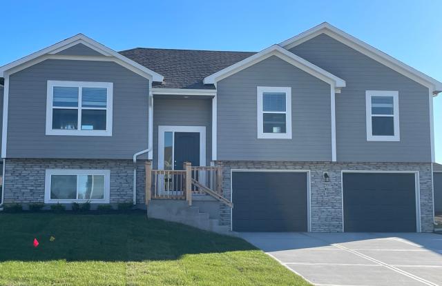 Beautiful 4 Bedroom 3 Bathroom Home! photos photos