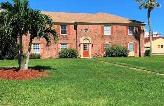 155 E Colonial Court photos photos