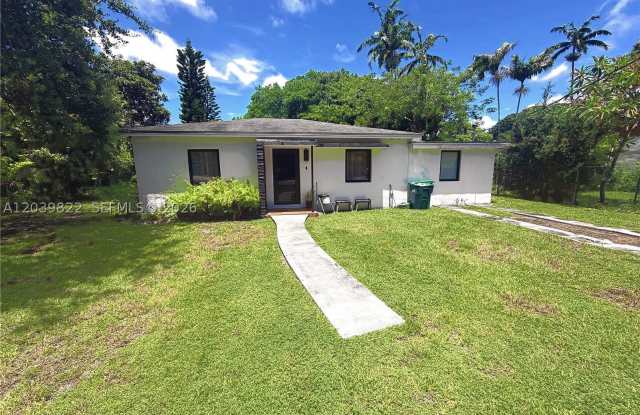4712 SW 64th Ct Gallery 1