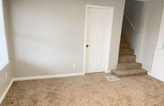 Spacious Newly Renovated 4 Bed 2 Full Bath Home Located Near Downtown! Gallery 3
