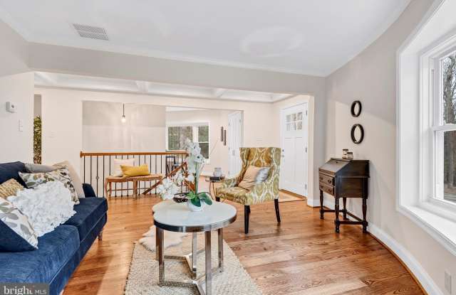 2631 GREENBRIAR LANE Gallery 2