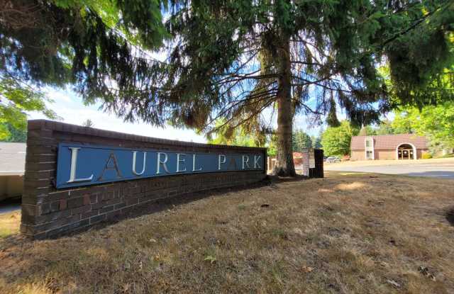Conveniently located South Kirkland near Downtown-Laurel Park Gallery 3
