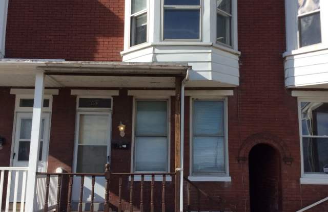 3 Bedroom 1.5 Bath House Near Central Market and Rev Stadium photos photos
