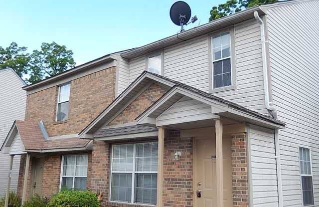 AWESOME 3/3 w/ Open Kitchen w/ Bar, W/D, New Paint, Walk in Closets, & Community Pool! $1425/month Avail Now! photos photos