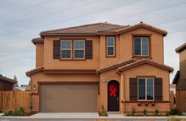 6146 W Bennington Dr - 6146 West Bennington Drive, Fresno, CA 93722