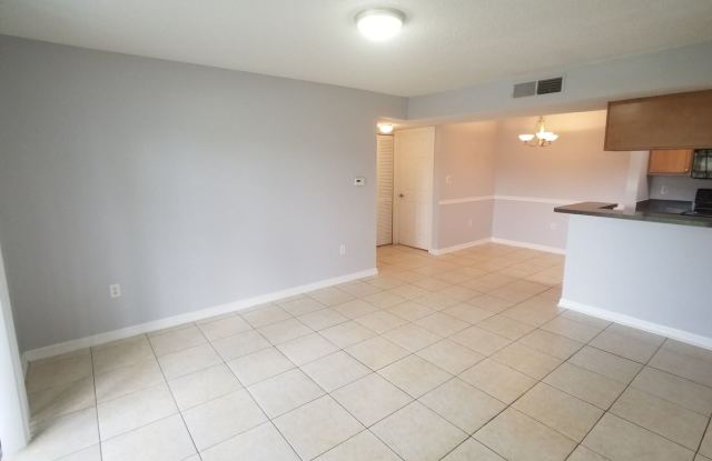 209 Lake Brook Cir. #107 Gallery 4