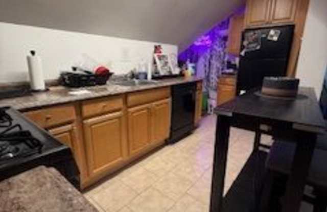 123 East 6th Street - 3 Gallery 4