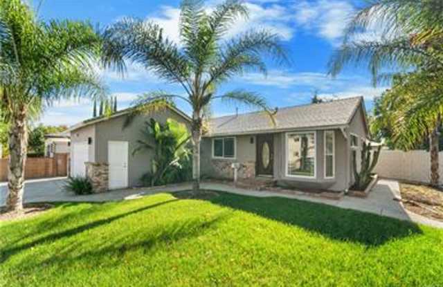 Welcome to this freshly RENOVATED three-bed, two-bath home in a calm Winnetka photos photos