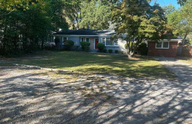 Updated Single-Story Rosewood Brick Home.  $200 First Month's Rent Move In Special! Gallery 3