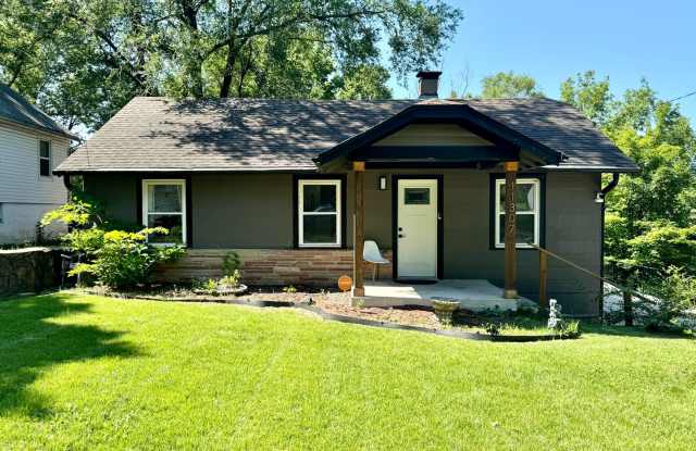 Updated Independence Home with EV Charging & Room to Spread Out photos photos