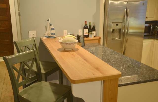 Charming 2BR/1.5BA Home in West Ashley – W/D, Dishwasher, Great Location! Gallery 4