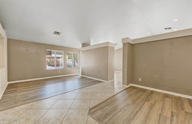 4008 W Bloomfield, Phoenix - Move in ready 3 bed/2 bath w/3 car garage Gallery 3