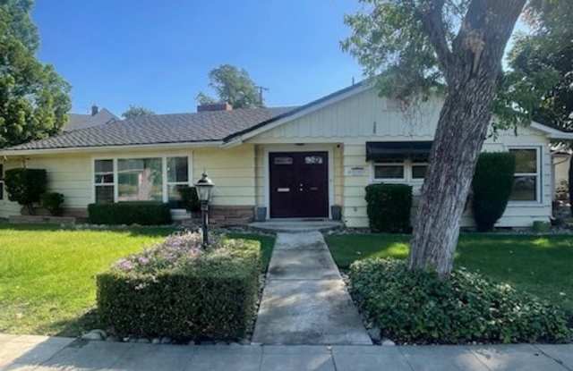 1180 N Country Club Blvd photos photos