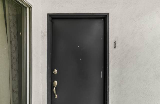 Limited Time Offer – 1 Month Free Rent  Only $500 Deposit! photos photos