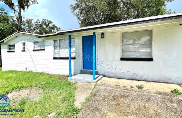 Gorgeous 3 bedroom / 1.5 bathroom home ready for rent in Orange Park. photos photos