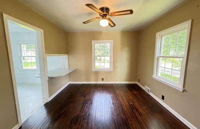 3 Bedroom, 1 Bath Home In South Bend IN. ACCEPTING SECTION 8 - 501 South Gladstone St, South Bend, IN 46619