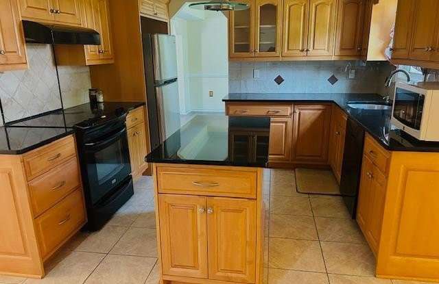 4404 ROLLINGBROOKE COURT Gallery 3