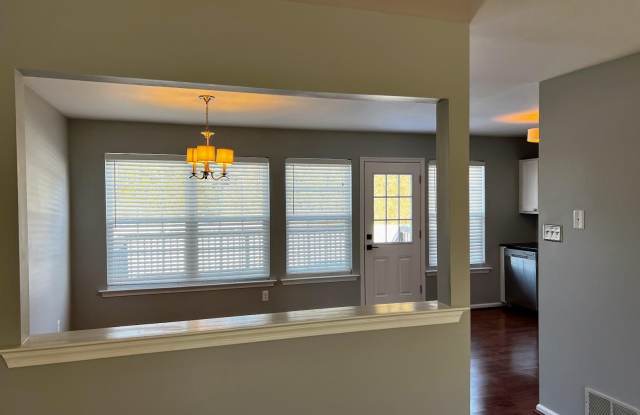 1139 PIN OAK Drive Gallery 4