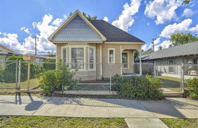 Live on Historic North Pleasant Street - 1 bed 1.5 bath home Gallery 1
