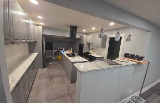 Single Family 2BR, 3 BA 2CG Home Gallery 4
