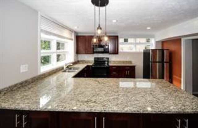 3680 admiral Drive Gallery 4