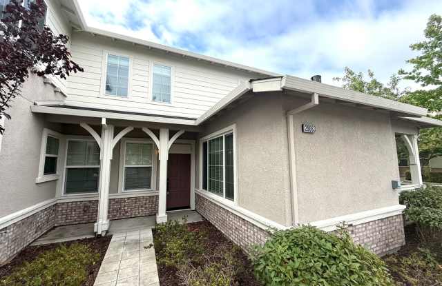 Hayward Condo 3 Bed/2.5 Bath Updated kitchen, spacious layout, private backyard. Nearby Great schools - all levels photos photos