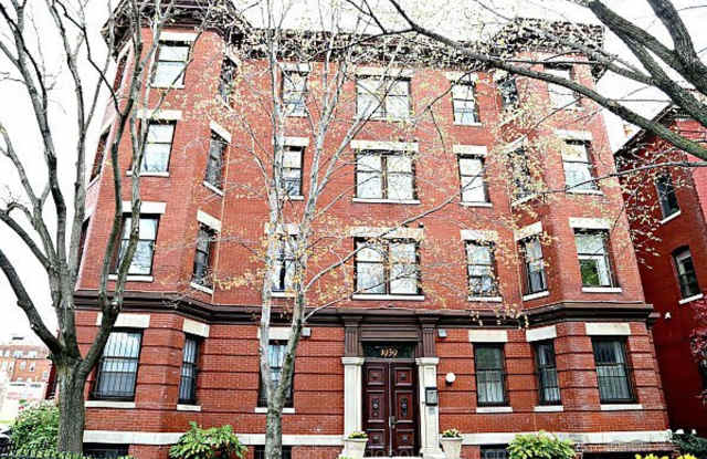 Top floor 1 bedroom in DuPont with Balcony, Fireplace and W/D! - 1939 17th Street Northwest, Washington, DC 20009
