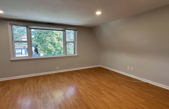 5239 W Strong St Gallery 3