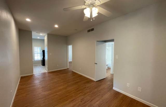 Beautiful 2/2 in West Campus photos photos