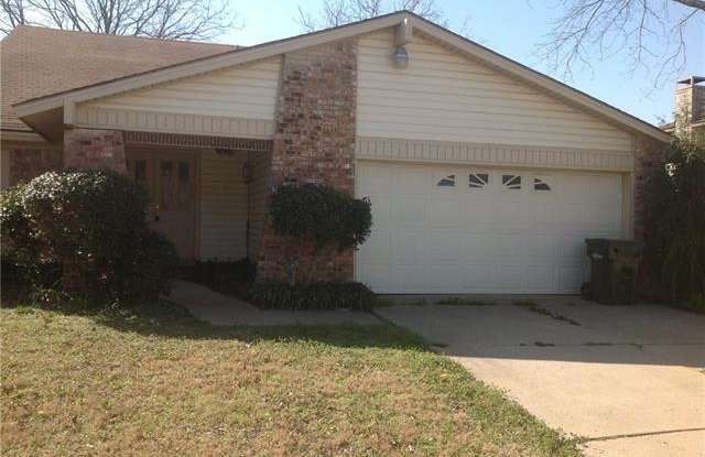 2402 Via Bonita - 2402 via Bonita, Carrollton, TX 75006