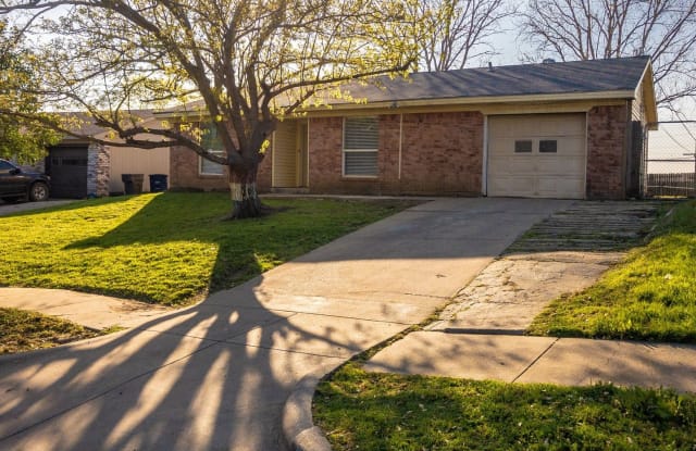 641 Gallant Fox Dr - 641 Gallant Fox Drive, Dallas, TX 75211