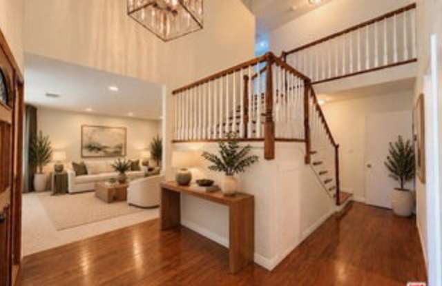4520 Cezanne Avenue Gallery 3