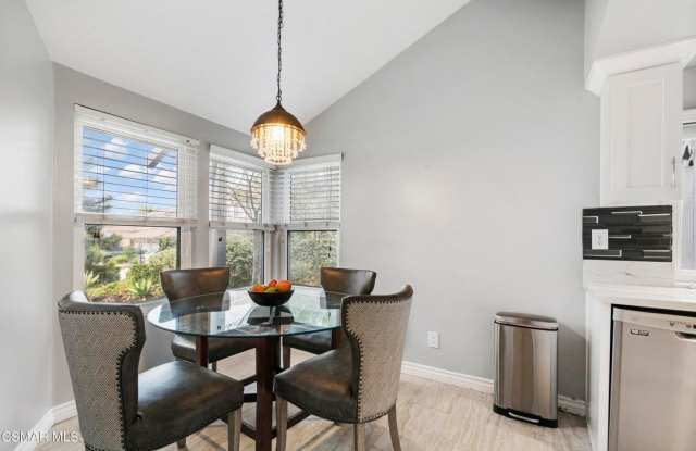 Gorgeous Shadow Run Home perched on a quiet cul de sac in Moorpark with access to community Pool & Spa! Gallery 3