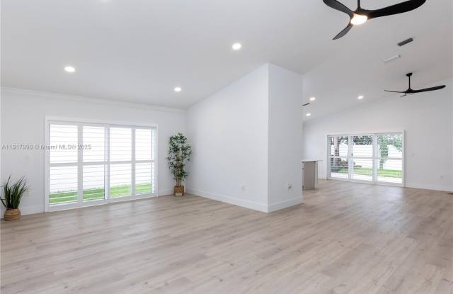 46 Gables Blvd photos photos