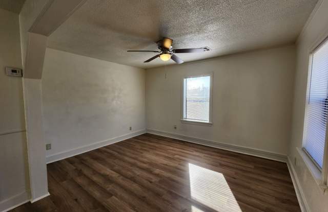 Cute 2 bed 1 bath house in Shawnee photos photos