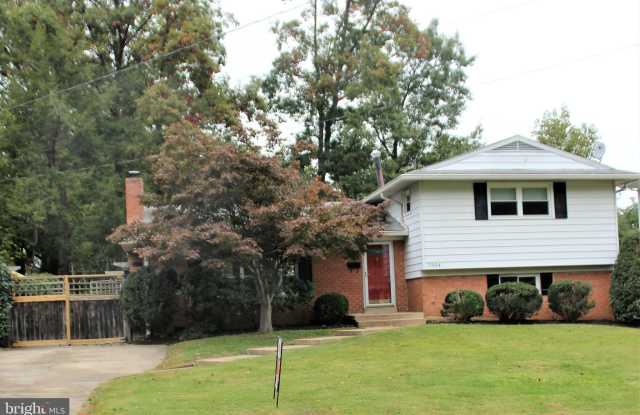 7304 BROOKCREST PLACE - 7304 Brookcrest Place, Annandale, VA 22003