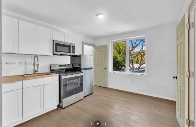 709 Southwest 4th Court photos photos