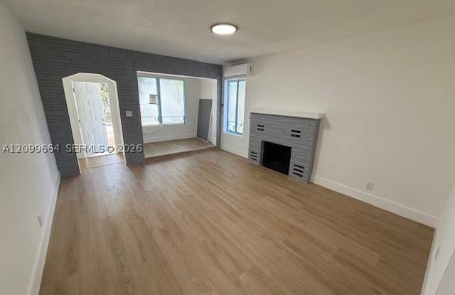 1123 N 17th Ct Gallery 1