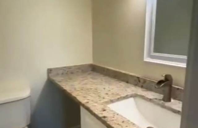 Charming 2BR Condo in Columbia Gallery 3