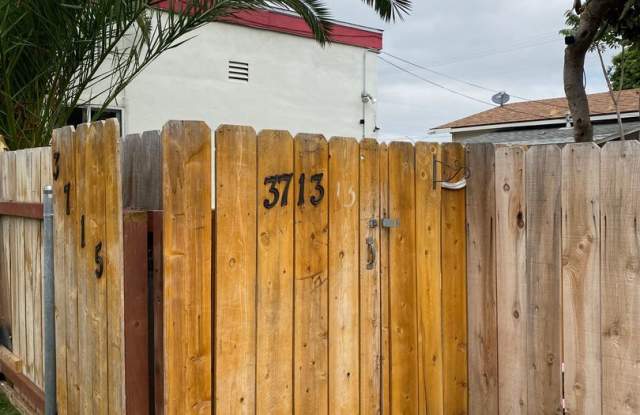 1BD/1BA Condo with Private Yard and W/D Hookups! Gallery 1