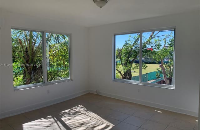 712 SW 56 AV - 712 SW 56th Ave, Miami, FL 33134