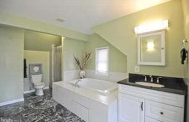 3516 Gallows Road Gallery 3