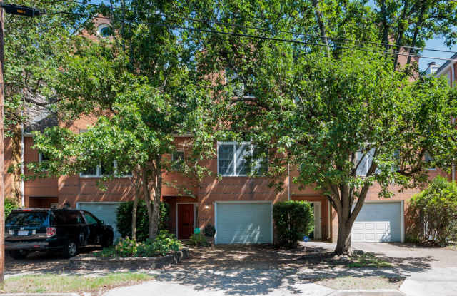 Beautifully maintained 3-bedroom, 2.5-bathroom townhome offering comfortable living in the convenient Meadowbrook neighborhood of Norfolk! Gallery 4