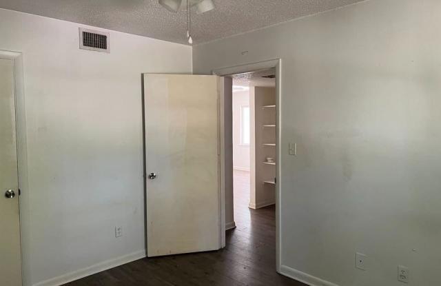 128 Whispering Oaks Ln Gallery 1