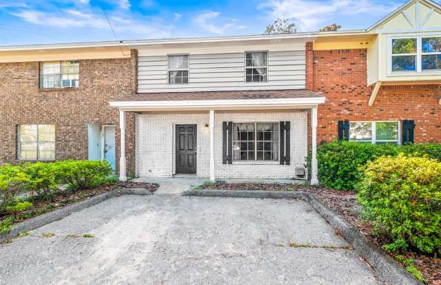 744 N. Fairfield Dr. MOVE IN SPECIAL!! $250 off 1st Months Rent!!! - 744 North Fairfield Drive, Myrtle Grove, FL 32506