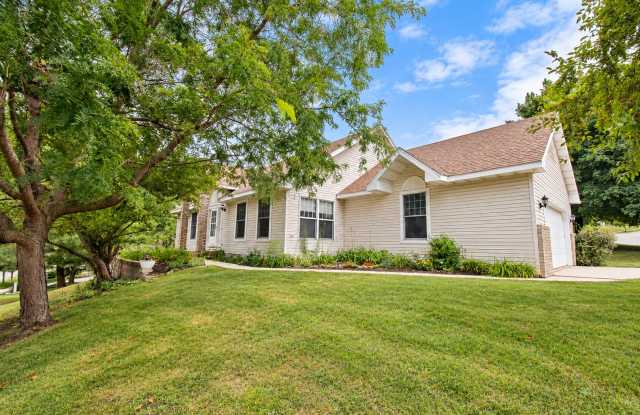 Rare Viking Hills Rental Opportunity - One Level Living! Gallery 1