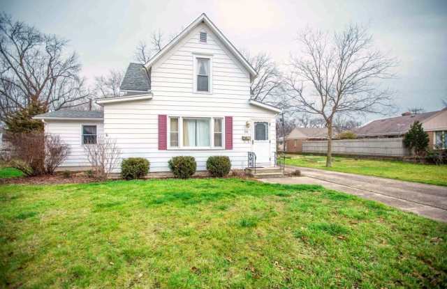 3 Bedroom Home in Elkhart with Garage and Unfinished Basement! - 316 South West Boulevard, Elkhart, IN 46514