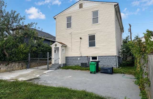 Spacious Home suitable for roommates and group homes *Section 8 accepted* Gallery 3
